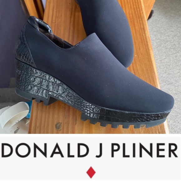 Donald J. Pliner Shoes - Donald Pliner Rrr2 Elastic Croc Embossed Shoe